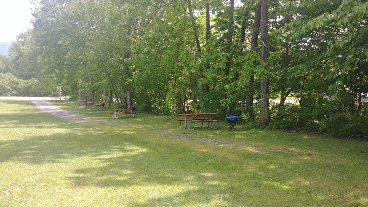 Serenity Motel Shaftsbury Екстериор снимка