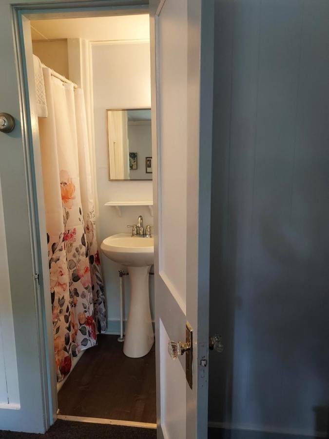 Serenity Motel Shaftsbury Екстериор снимка