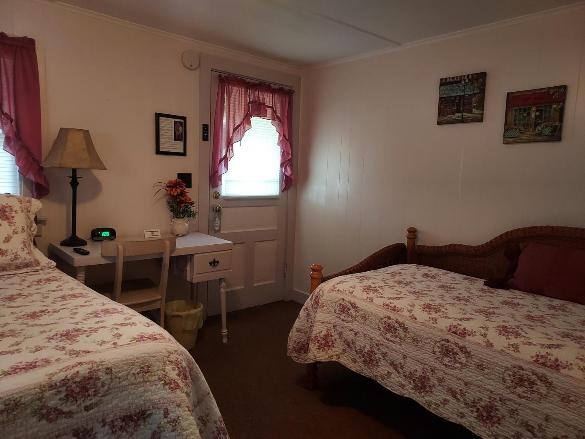 Serenity Motel Shaftsbury Екстериор снимка