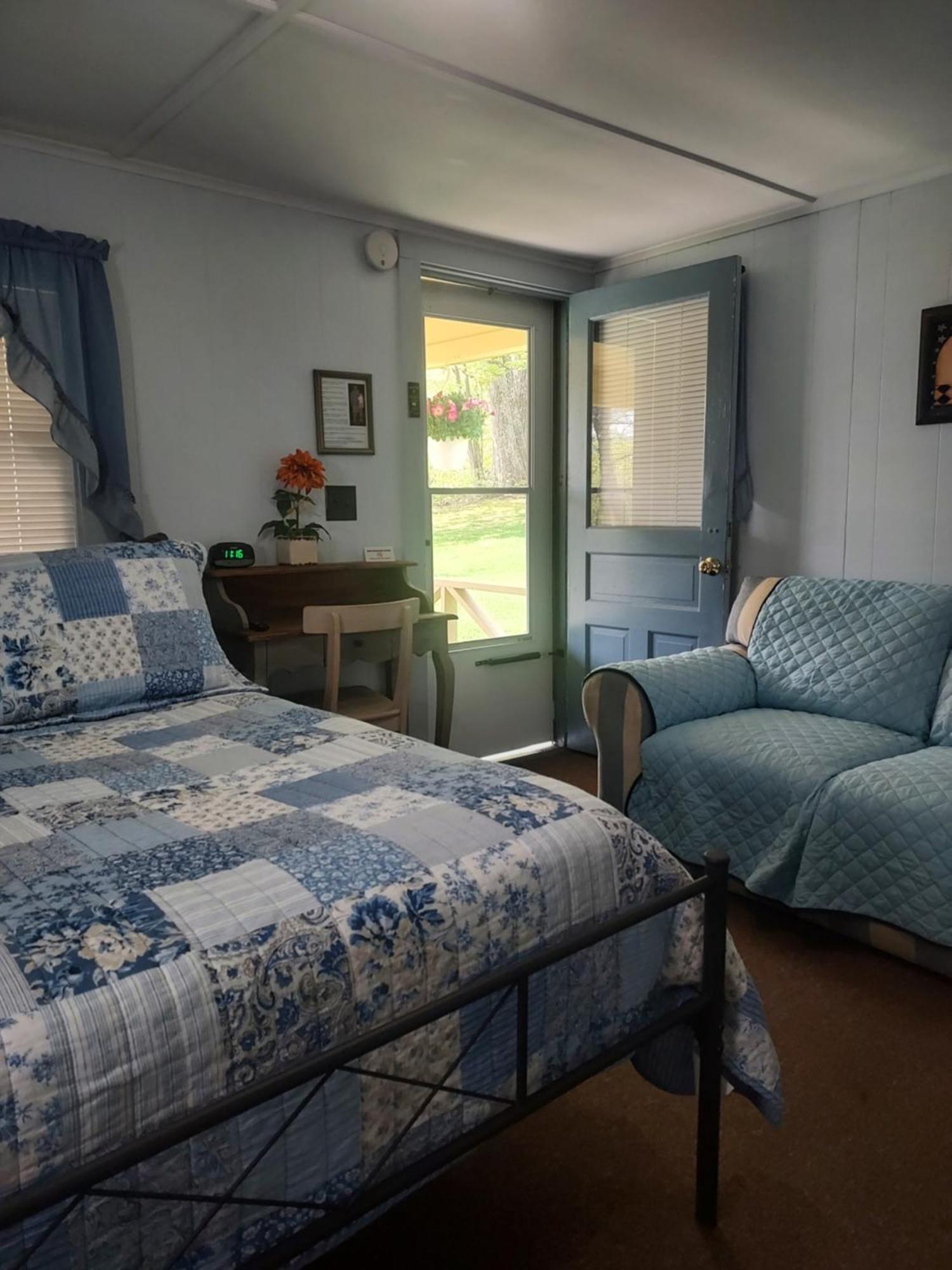Serenity Motel Shaftsbury Екстериор снимка