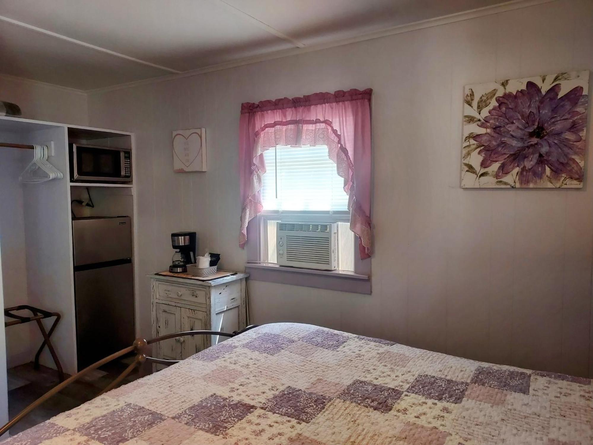Serenity Motel Shaftsbury Екстериор снимка