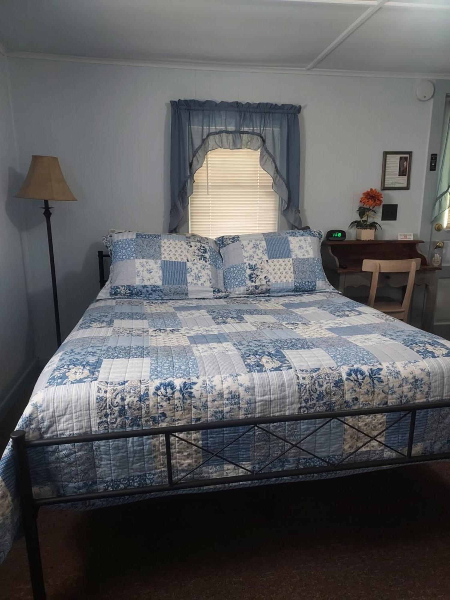 Serenity Motel Shaftsbury Екстериор снимка