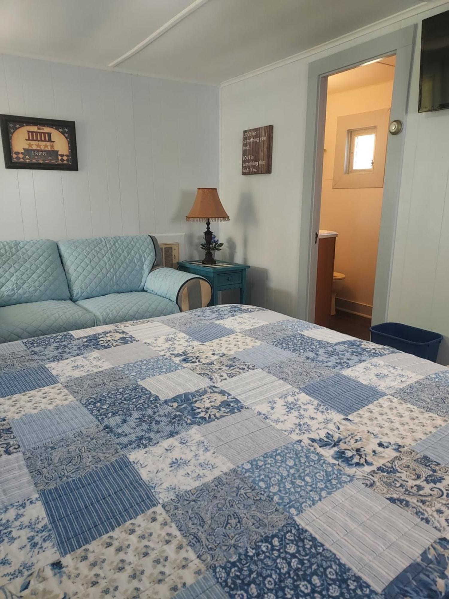 Serenity Motel Shaftsbury Екстериор снимка
