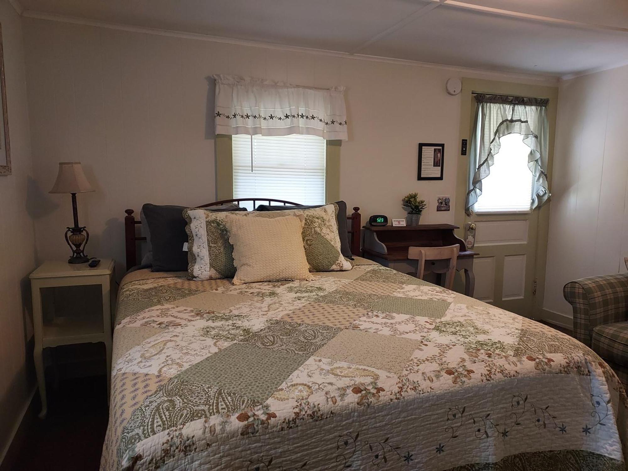 Serenity Motel Shaftsbury Екстериор снимка
